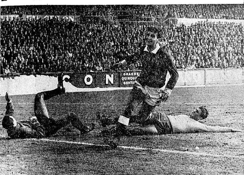 Daina, rayonnant, ouvre la marque. Cela ne suffira pas...(7 mars 1965, Servette - La Chaux-de-Fonds 2:3) 