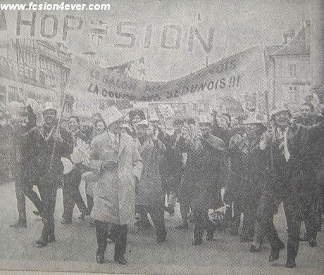 Supporters valaisans sur le chemin du Wankdorf (1965) : aux Genevois la modernité, aux Valaisans les lots de consolations ! (www.fcsion4ever.com)