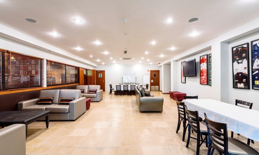 e20caaa6d0c9936cbbfa99355ac5361f_J5QjTjZ_slider_med